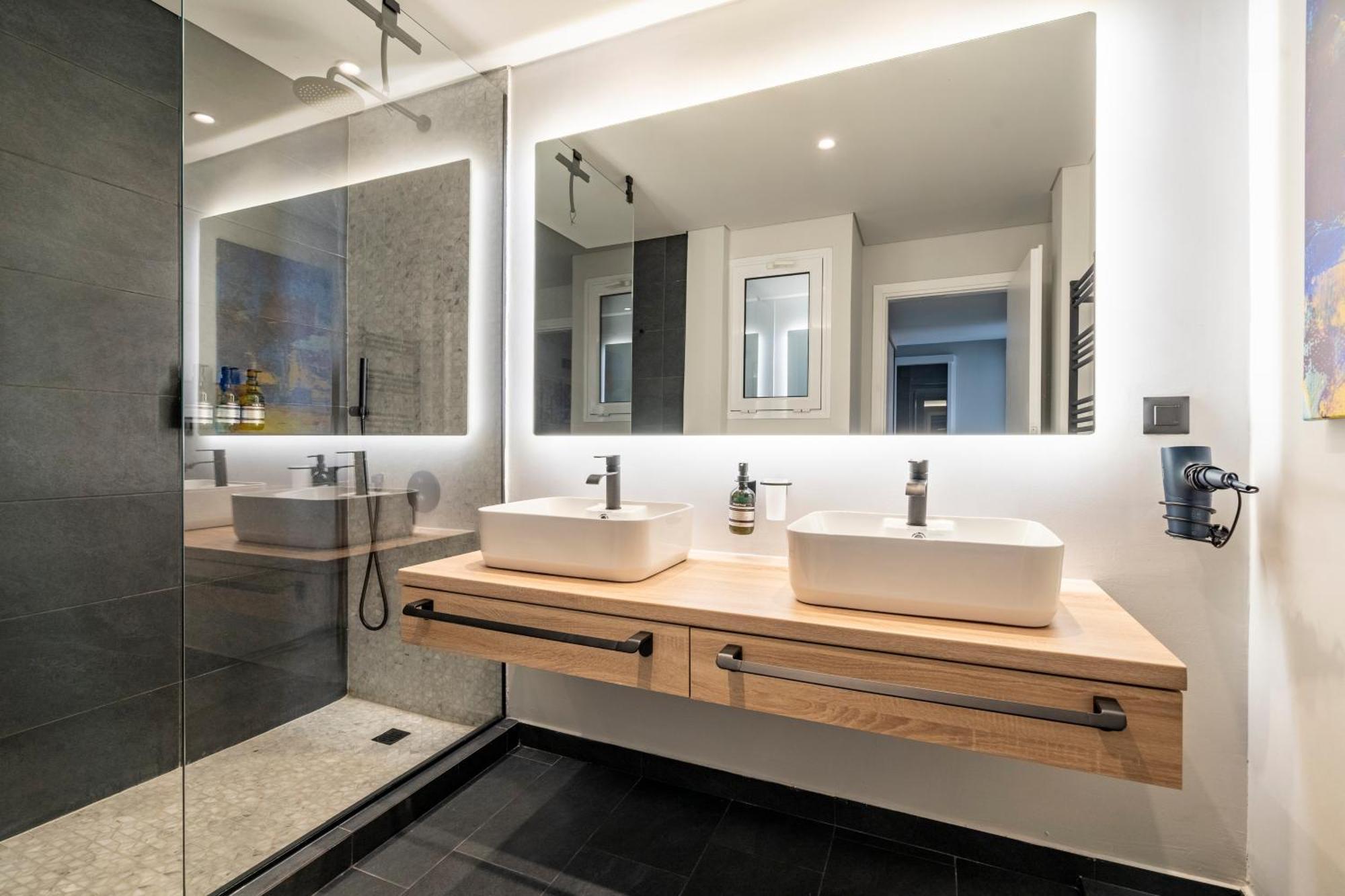 Athena Blue Lux Apartments 2Br 2Ba With City Skyline View, Near Kolonaki Атина Екстериор снимка